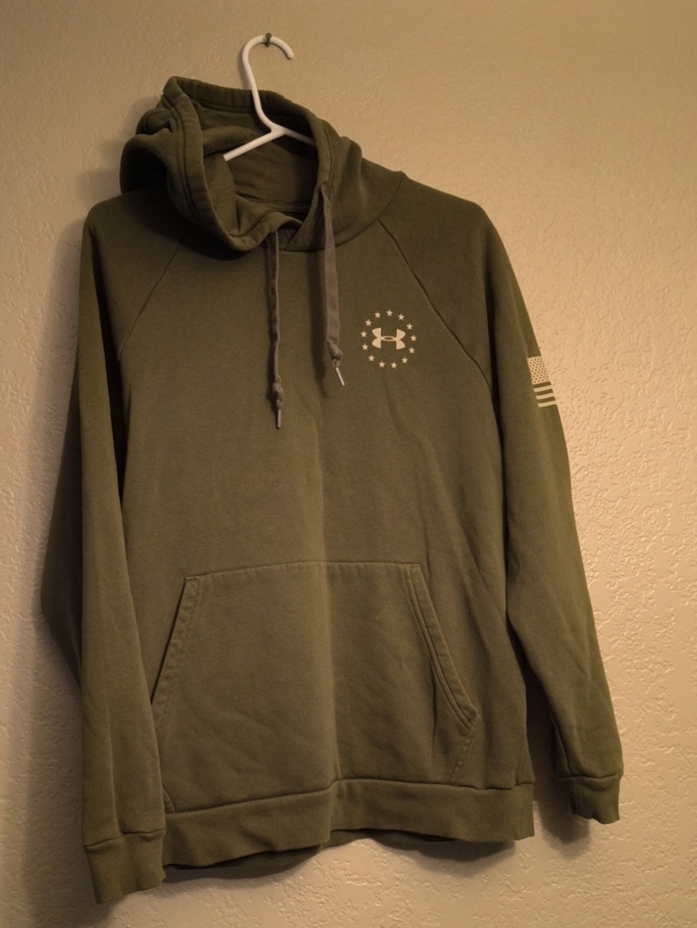 Under Armour Green Men’s M Pullover Hoodie with American Flag USA Freedom - Picture 3 of 6